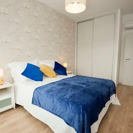 Lovelystay - The Golden & Blue House *